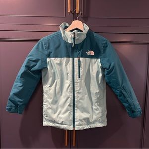 The North Face Youth Snowquest Plus Insulated Jacket - NF0A5G97. Girl Med. 10/12